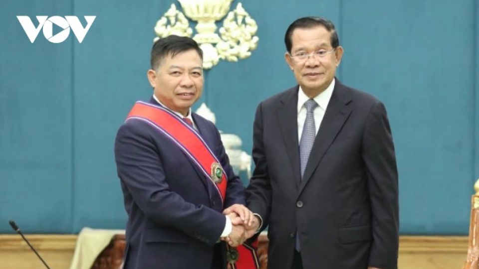 Cambodian senior leader receives outgoing Vietnamese Ambassador